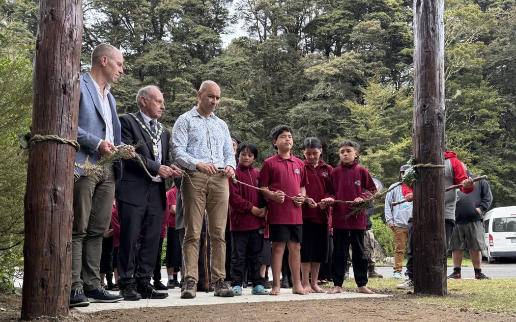 Ta Ara Mangawhero - From left, Whanganui mayor Andrew Tripe, Ruapehu mayor Weston Kirton, Minister Tama Potaka and tamariki from Te Kura Kaupapa Māori o Ngāti Rangi.