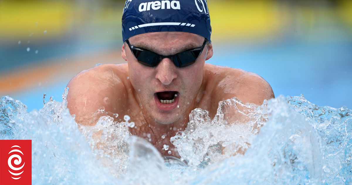 Swimmer Lewis Clareburt on why training fails are 'cool'