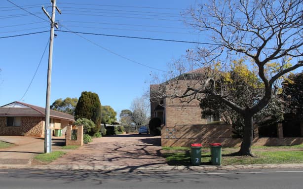 Police raided a unit in this block during the search for Dharminder Singh. (ABC Southern Qld: Dan McCray)