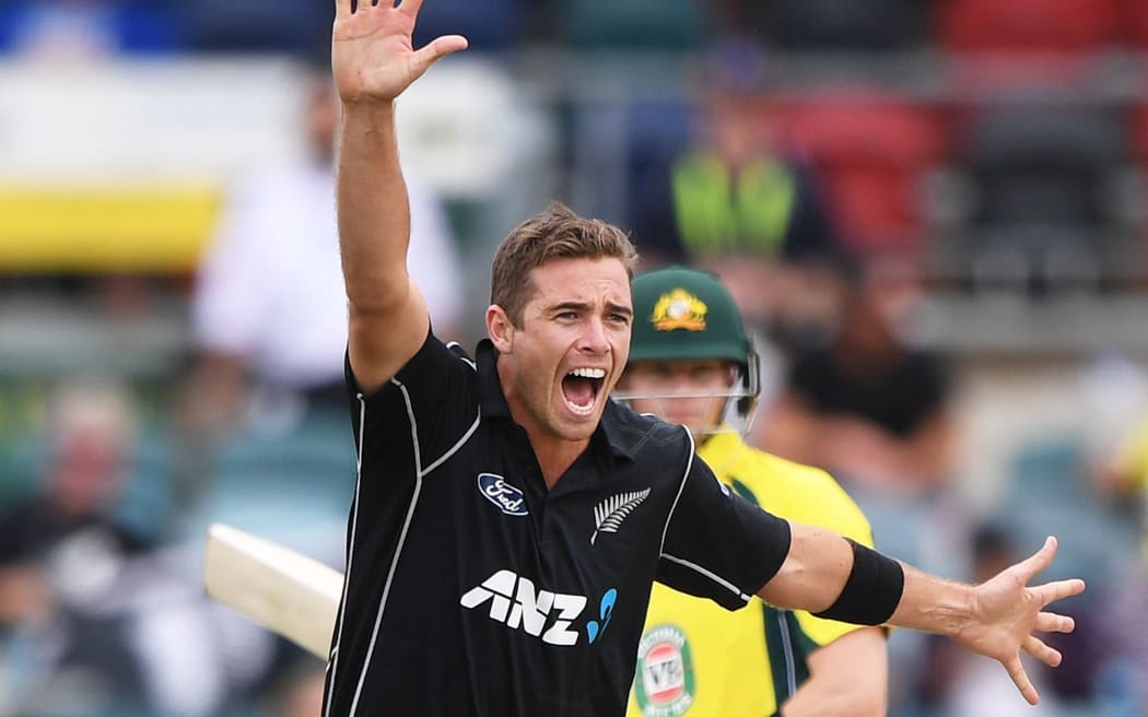 Tim Southee makes an unsuccessful appeal against Australia captain Steve Smith.
