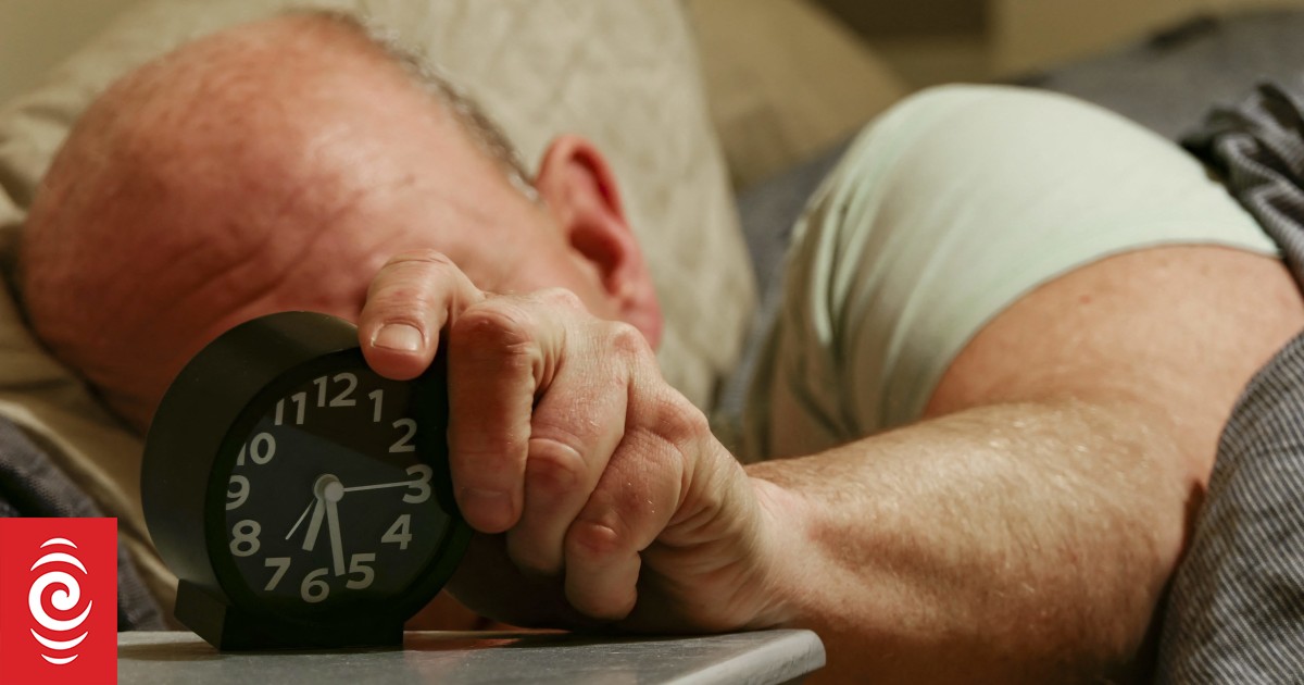 Daylight saving: When it ends, why we observe it and how to change the time on your phone - Vimarsana News