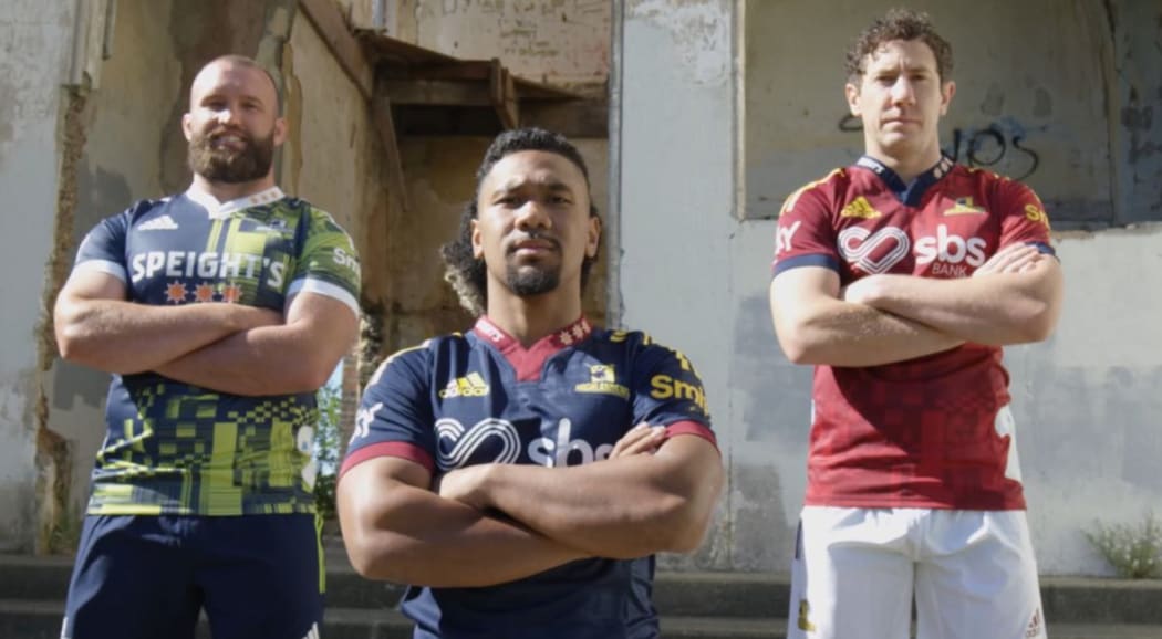 The Highlanders training jersey (L), home jersey (C) and away jersey (R) for 2022/23.