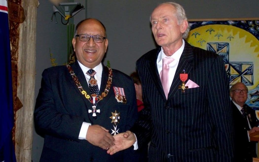 Warwick Roger received the Insignia of an Officer of the NZ Order of Merit, for services to journalism, in September 2008.