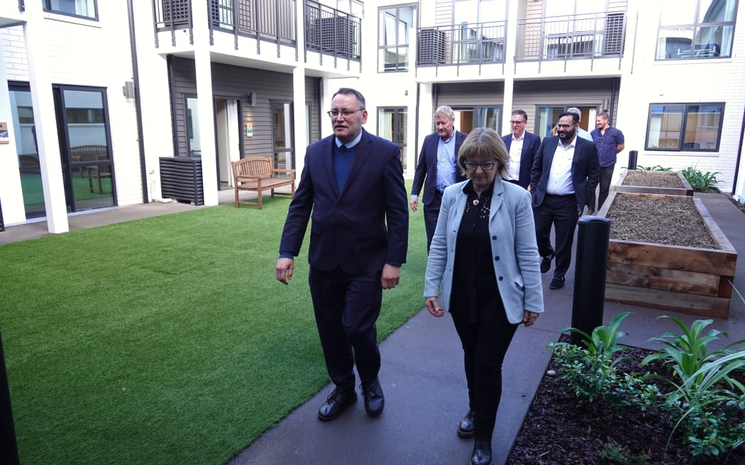 Health Minister Shane Reti, with acting clinical manager Rosemary Henshall, takes a tour of the secure dementia unit at Oakridge Villas in Kerikeri. Photo: RNZ/Peter de Graaf