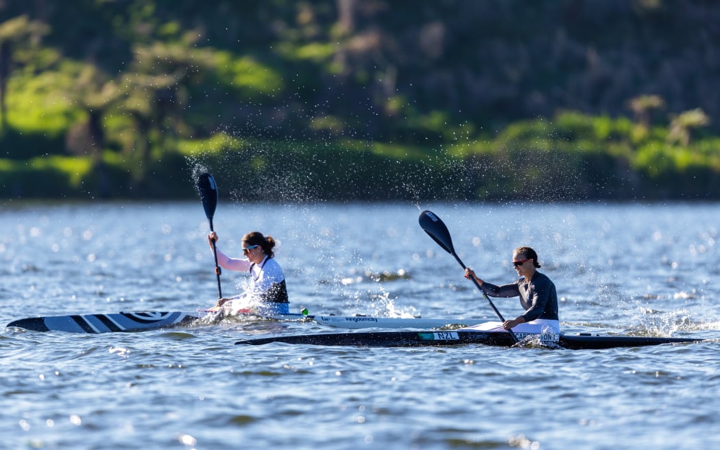 Aimee Fisher (L) and Lisa Carrington (R) during Women's K1 500m Canoe Word Championship Qualification Race 3 at Lake Karapiro in Waikato, 2022.