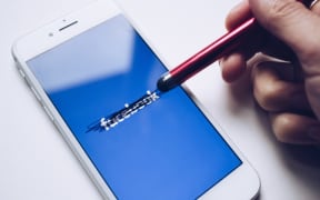 Delete Facebook
