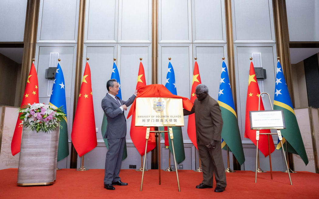 Wang Yi, China's Foreign Affairs minister and Manasseh Sogavare, the prime minister of Solomon Islands, jointly unveil the nameplate of the Solomon Islands embassy in Beijing.