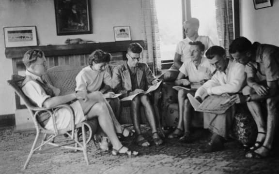 The composers class at the 1947 Cambridge Summer School of Music, Douglas Lilburn (left), David Farquhar (second from right), Larry Pruden (third from right), Edwin Carr (at rear in front of window).