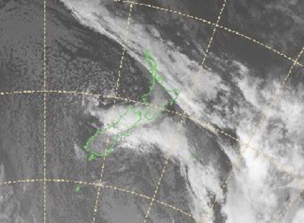 MetService says strong and unstable cold southerlies have brought heavy rainfall.
