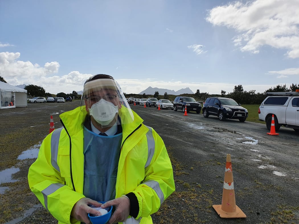 National MP Dr Shane Reti administering Covid-19 vaccinations in Ruakaka.
