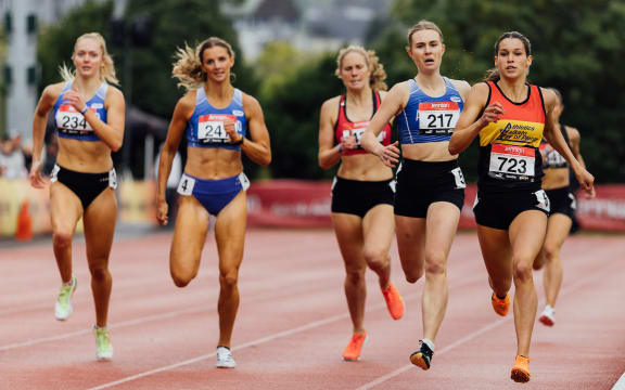Boh Ritchie (right) wins women's 800m at the 2025 New Zealand Track & Field Championships at Caledonian Ground, Dunedin.