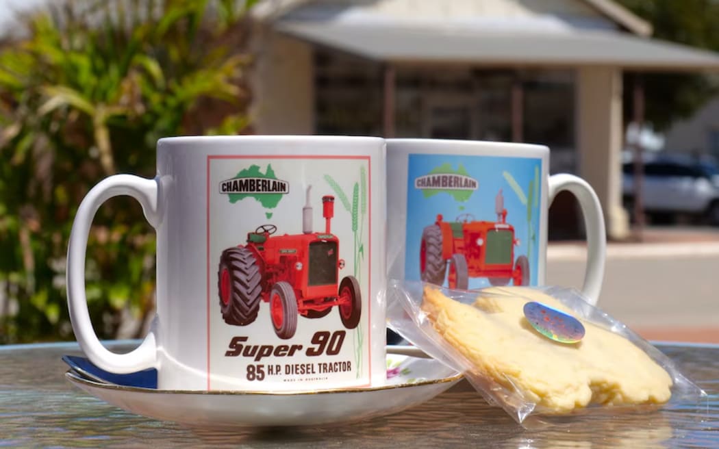 Drinks are served in mugs that celebrate the vintage tractor theme.   (ABC Midwest Wheatbelt: Chloe Henville)