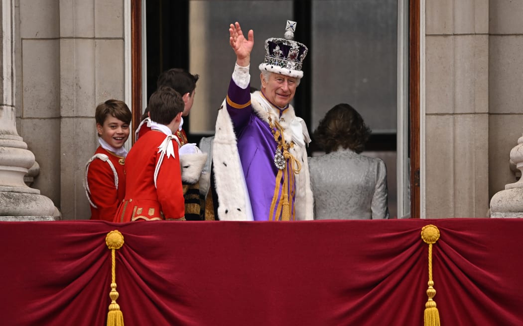 Britain's King Charles III wearing the Imperial state Crown, waves from the Buckingham Palace balcony after viewing the Royal Air Force fly-past in central London on May 6, 2023, after his coronation. - The set-piece coronation is the first in Britain in 70 years, and only the second in history to be televised. Charles will be the 40th reigning monarch to be crowned at the central London church since King William I in 1066. (Photo by Oli SCARFF / AFP)