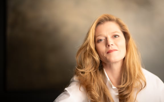 Headshot of soprano/conductor Barbara Hannigan