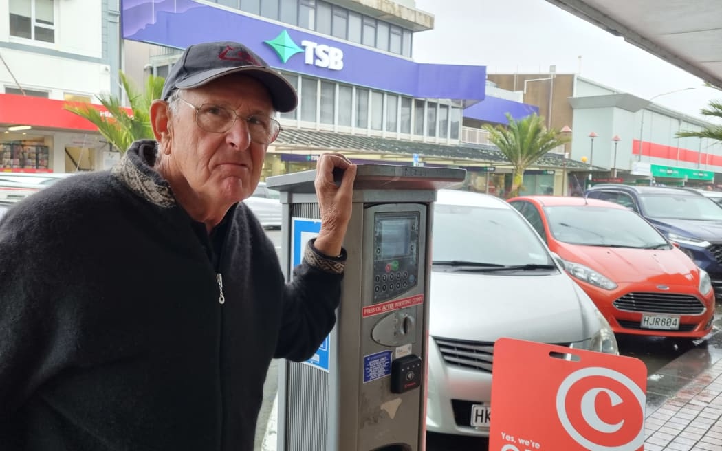 Mike Hignett's coins came tumbling out of the parking meter as fast as he put them in. He doesn't want to pay using his credit card or the PayMyPark app.