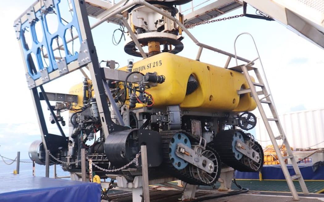 A ship has arrived in Tonga to begin cable repairs