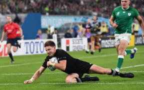 Beauden Barrett scores a try.
New Zealand All Blacks v Ireland. 1/4 Final, Rugby World Cup 2019. Tokyo Stadium, Japan, Saturday 19 October 2019. © Photo: Andrew Cornaga / www.Photosport.nz