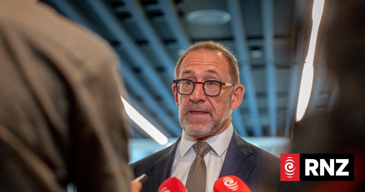 Wellington, Wairarapa mayors agree to put two amalgamation proposals to ministers