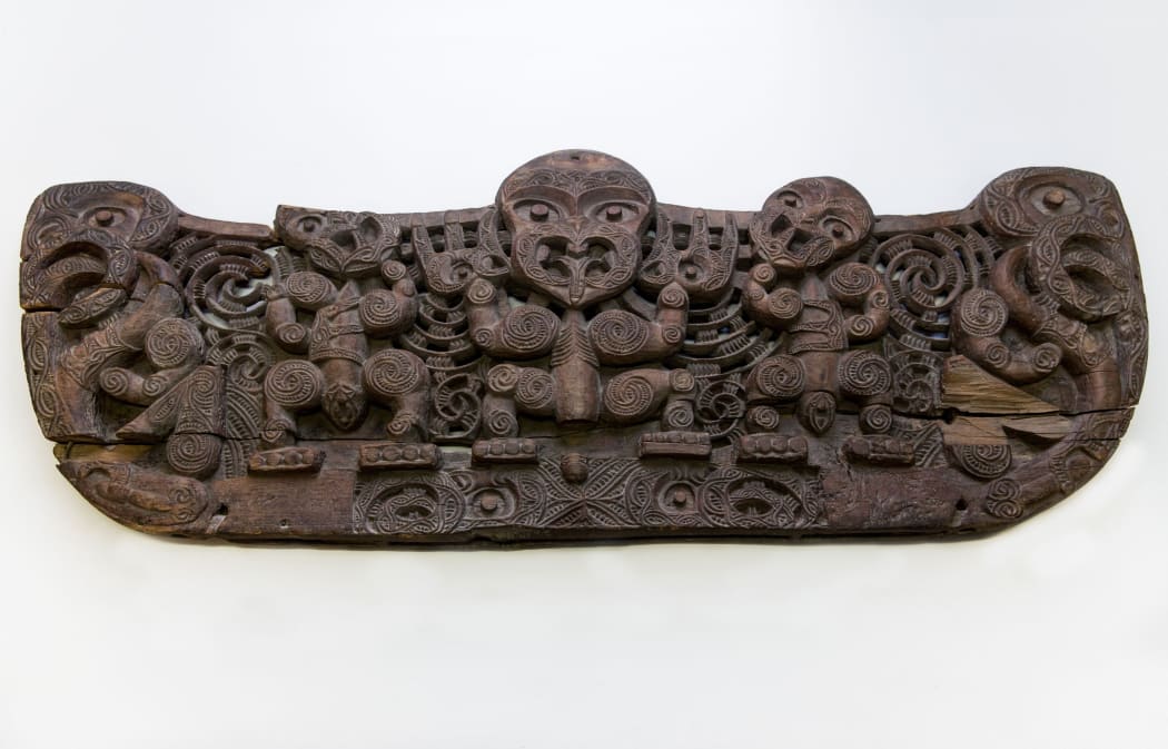 The  pare  from  the  Bellingshausen-Lazarevcollection,  1820,  at  the Russian Museum of Ethnography.