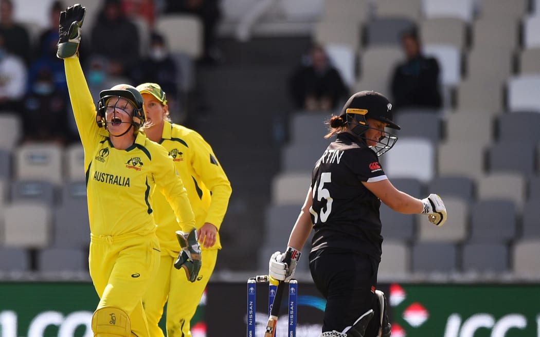 Alyssa Healy take a catch to dismiss Katey Martin during the ICC Women's Cricket World Cup in Wellington, March 2022