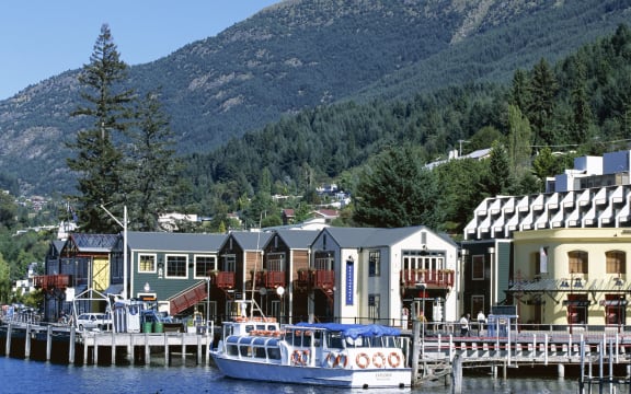 The waterfront, Queenstown, Lake Wakatipu, Otago, South Island, New Zealand, Pacific