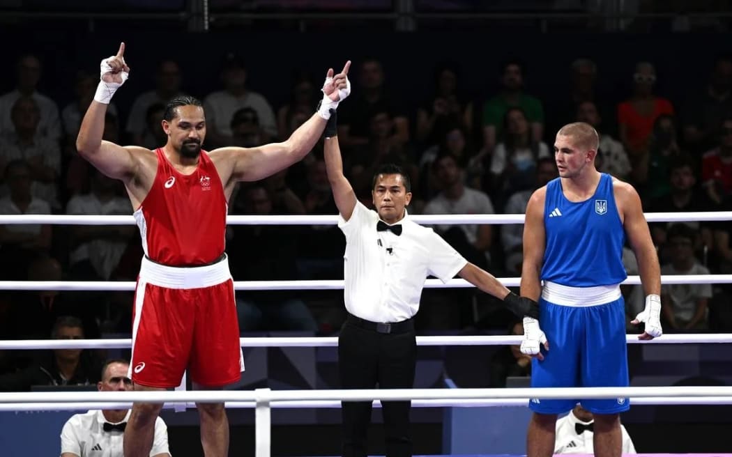 Tremona Tremona celebrates his victory in Paris.