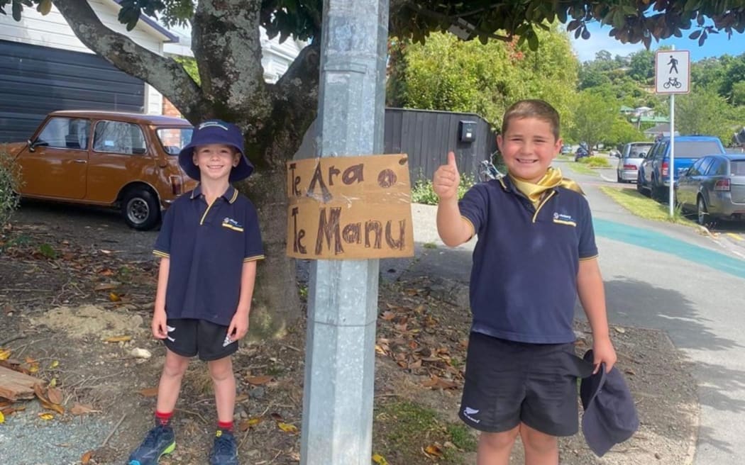 Victory Primary School students Ardie Hart, 5, and Kupa Joass, 6, put up a sign that more accurately honours Te Manu.