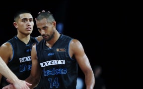 Reuben Te Rangi (L) and Mika Vukona