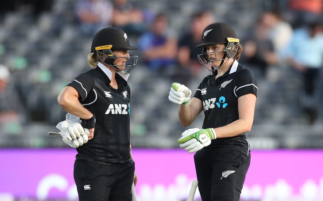Sophie Devine (left) and Amy Satterthwaite of New Zealand.