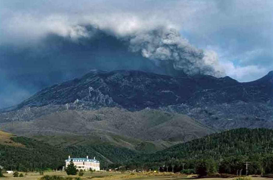 Mount Ruapehu erupting