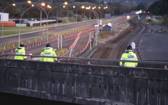 Police monitoring a checkpoint in Mercer, near Auckland's border with Waikato.