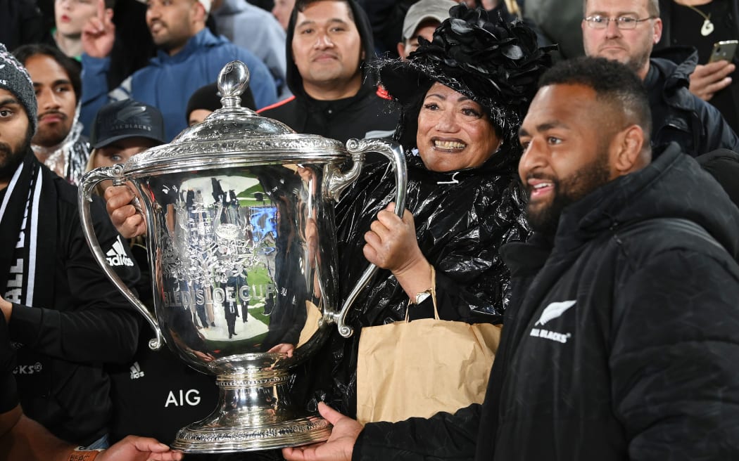 Fans pose with the Bledisloe Cup.