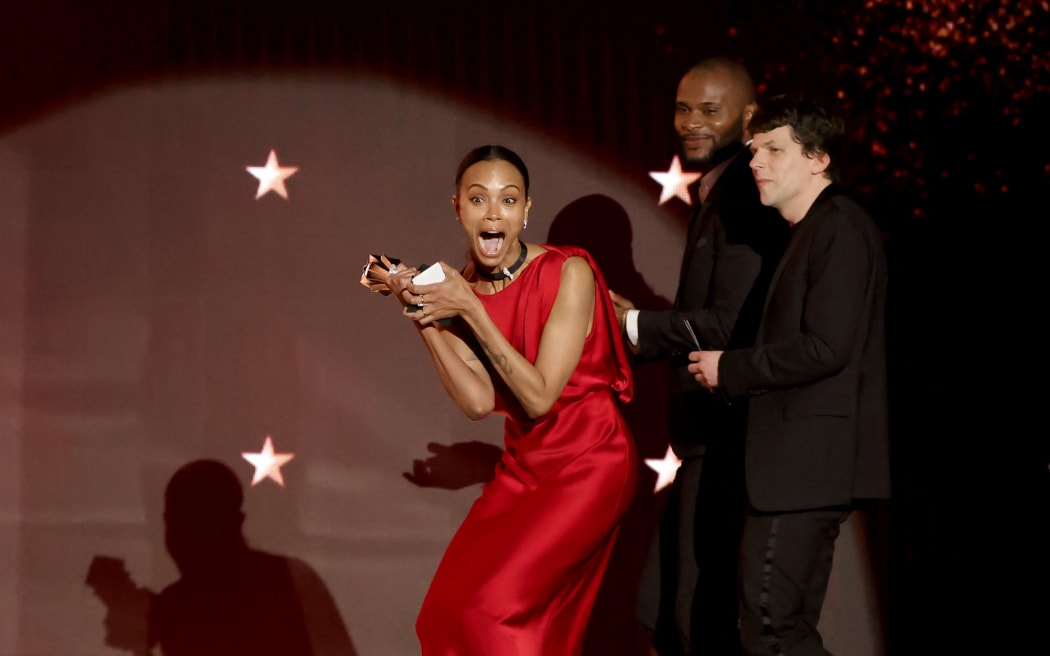 Zoe Saldaña accepts the Best Supporting Actress award for "Emilia Pérez" onstage during the 30th Annual Critics Choice Awards at Barker Hangar on 7 February, 2025 in Santa Monica, California.