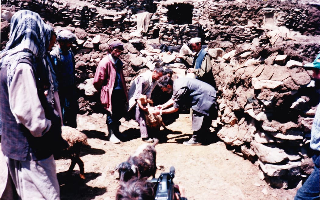 Neil assists vets in Afghanistan to vaccinate sheep in 2001