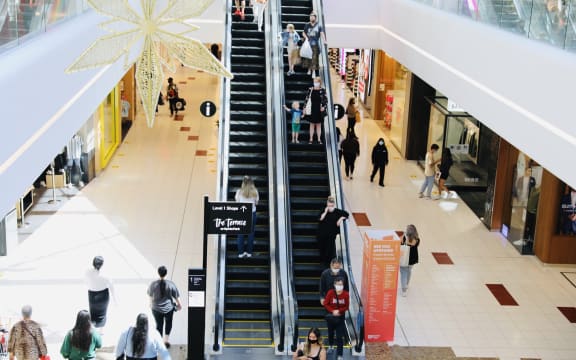 Aucklanders visiting the mall as retail shops re-open