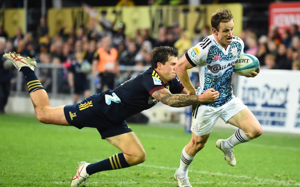 Chiefs Brad Weber makes a run during the Highlanders v Chiefs Super Rugby Pacific match at Forsyth Barr Stadium, Dunedin.