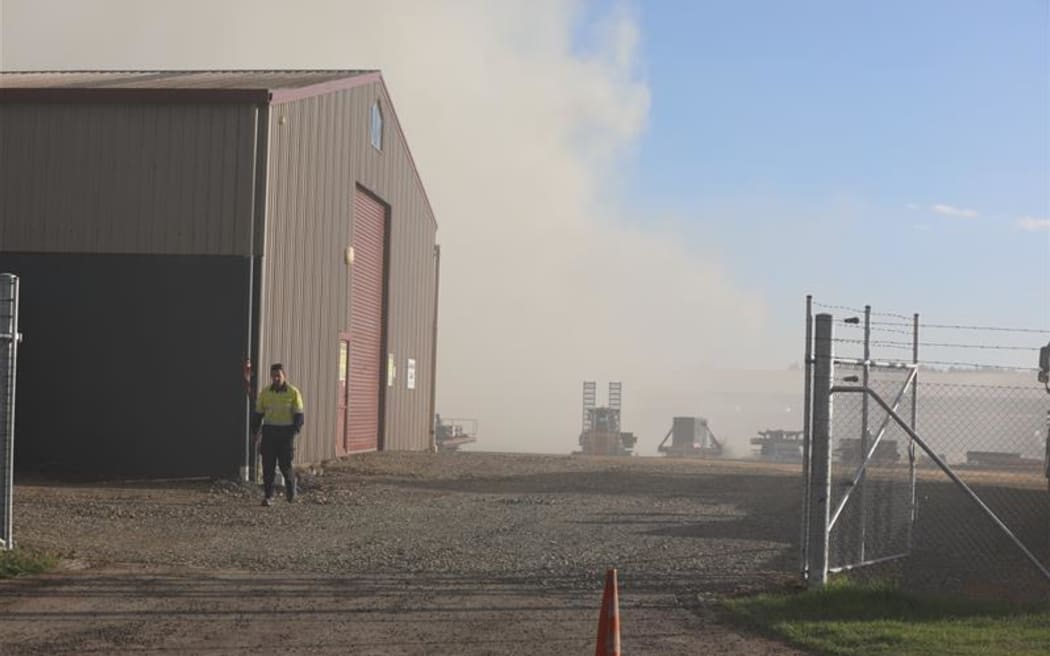 Thousands of people in South Auckland have been told by Fire and Emergency to stay inside as they deal with a massive fire in Papakura.
