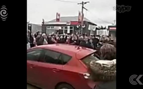 Ranfurly locals protest against Westpac's proposed closure