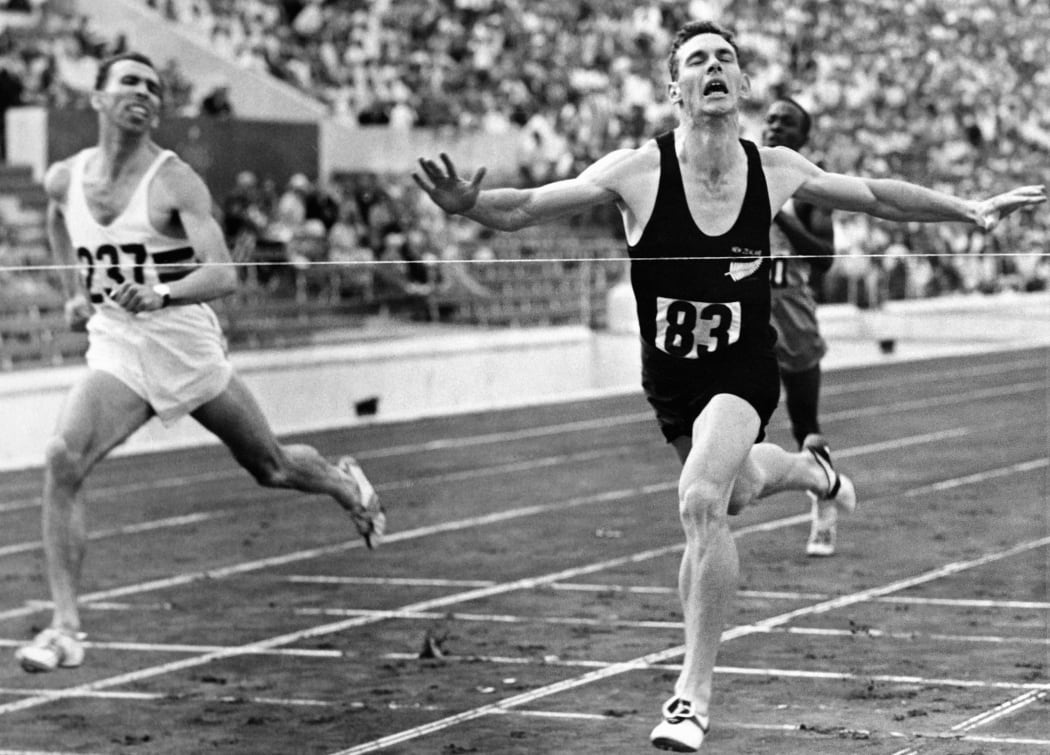 Peter Snell sprints to win the 800m final in front of Roger Moens from Belgium (L), on September 02, 1960, during the Olympic Games in Rome.