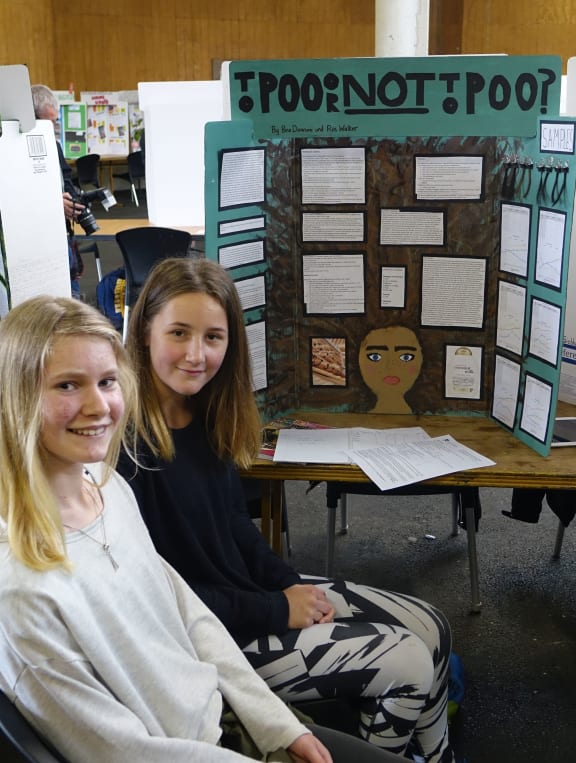 Nelson College for Girls Year 9 students Bea Dawson and Roz Walker set up a “no poo” challenge, to see if shampoo is better than natural products.