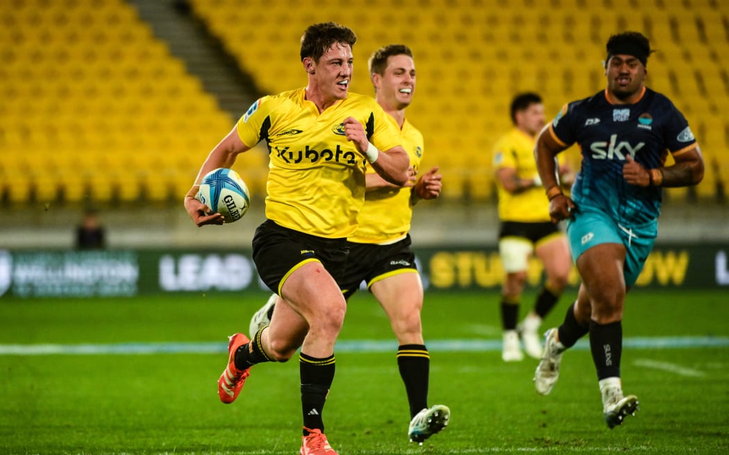 Cam Roigard of the Hurricanes runs in to score a try, Hurricanes v Moana Pasifika, round 16 of the Super Rugby Pacific competition at Sky Stadium, Wellington, New Zealand on Saturday 31 May 2025. Photo: Elias Rodriguez / Photosport