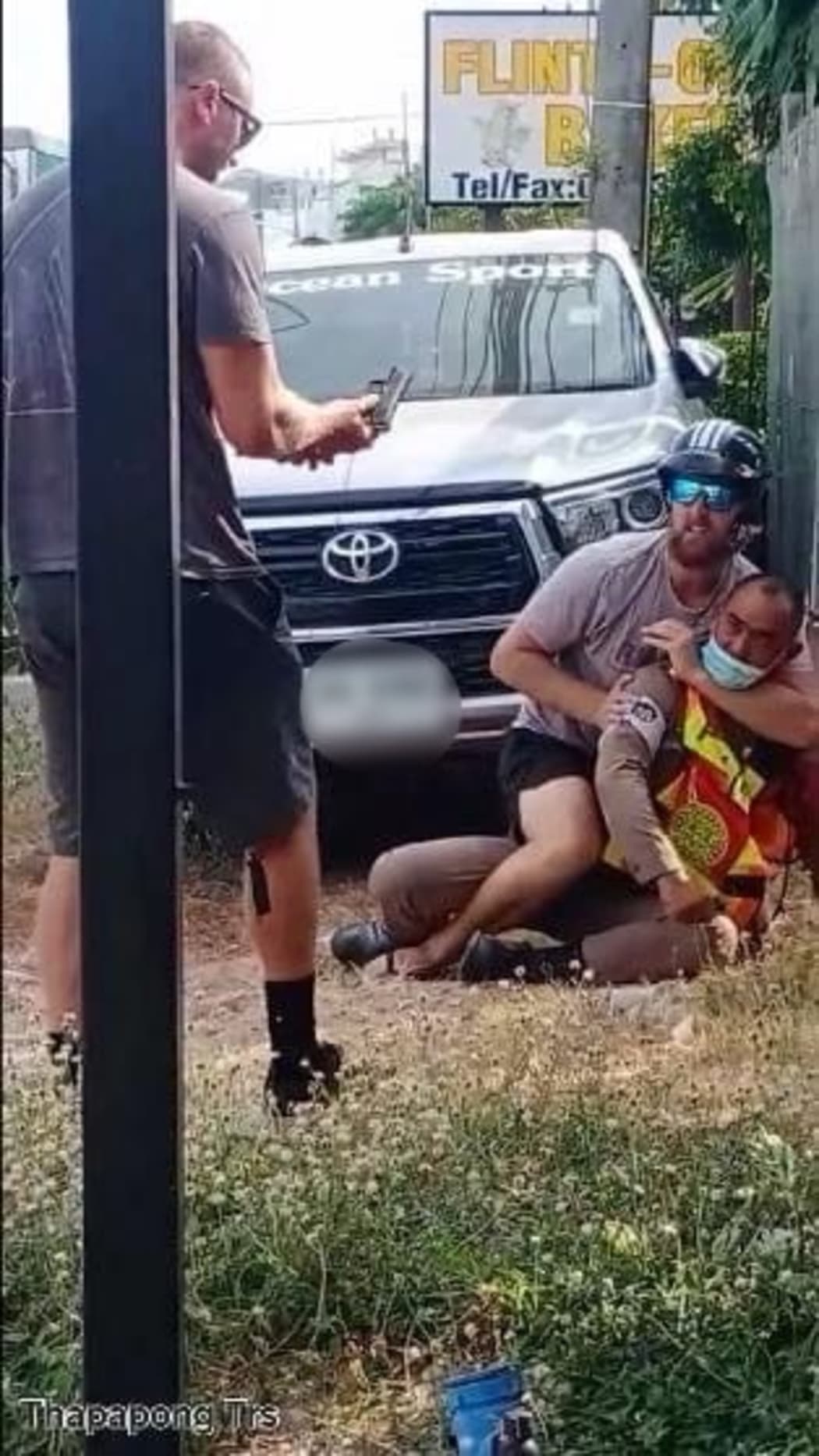Two New Zealanders have been arrested in Phuket for attacking a police officer Chalong, south of Phuket, media reports say.
Image source: https://www.facebook.com/thapapong.tee/posts/pfbid0NfEucn3o4A3gASYwCQWtVYuNcMSc2xZzf5xxnsZmYkfz8h2BAZqAHEB7LbmLgtw2l