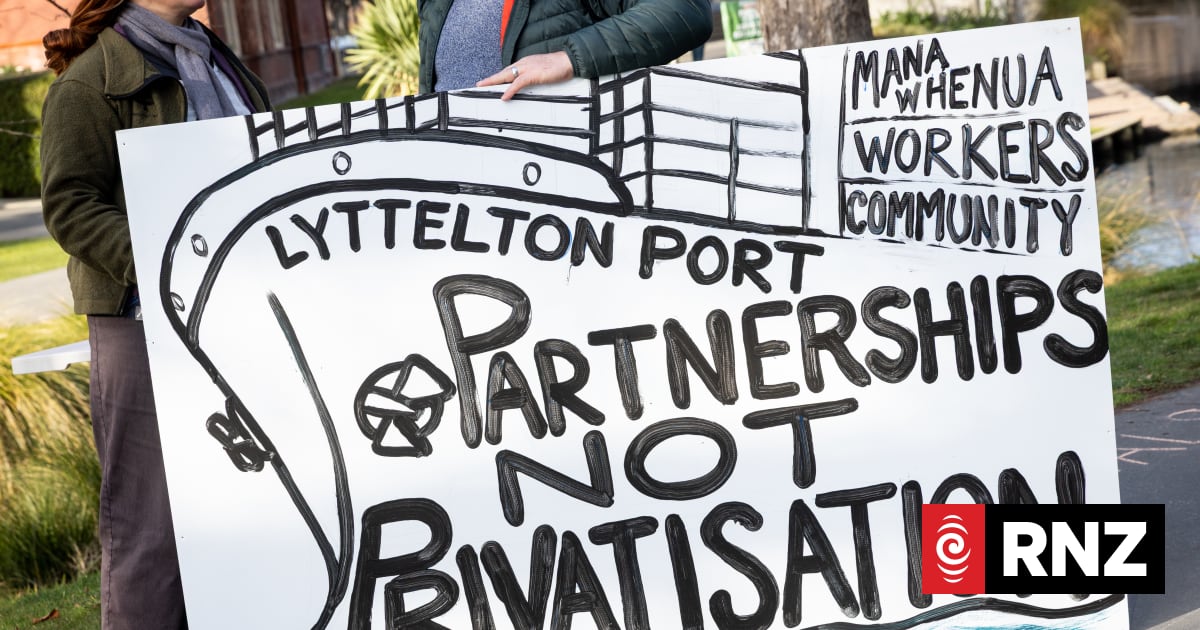 Unions fear Lyttelton Port privatisation despite rejection of unsolicited bid