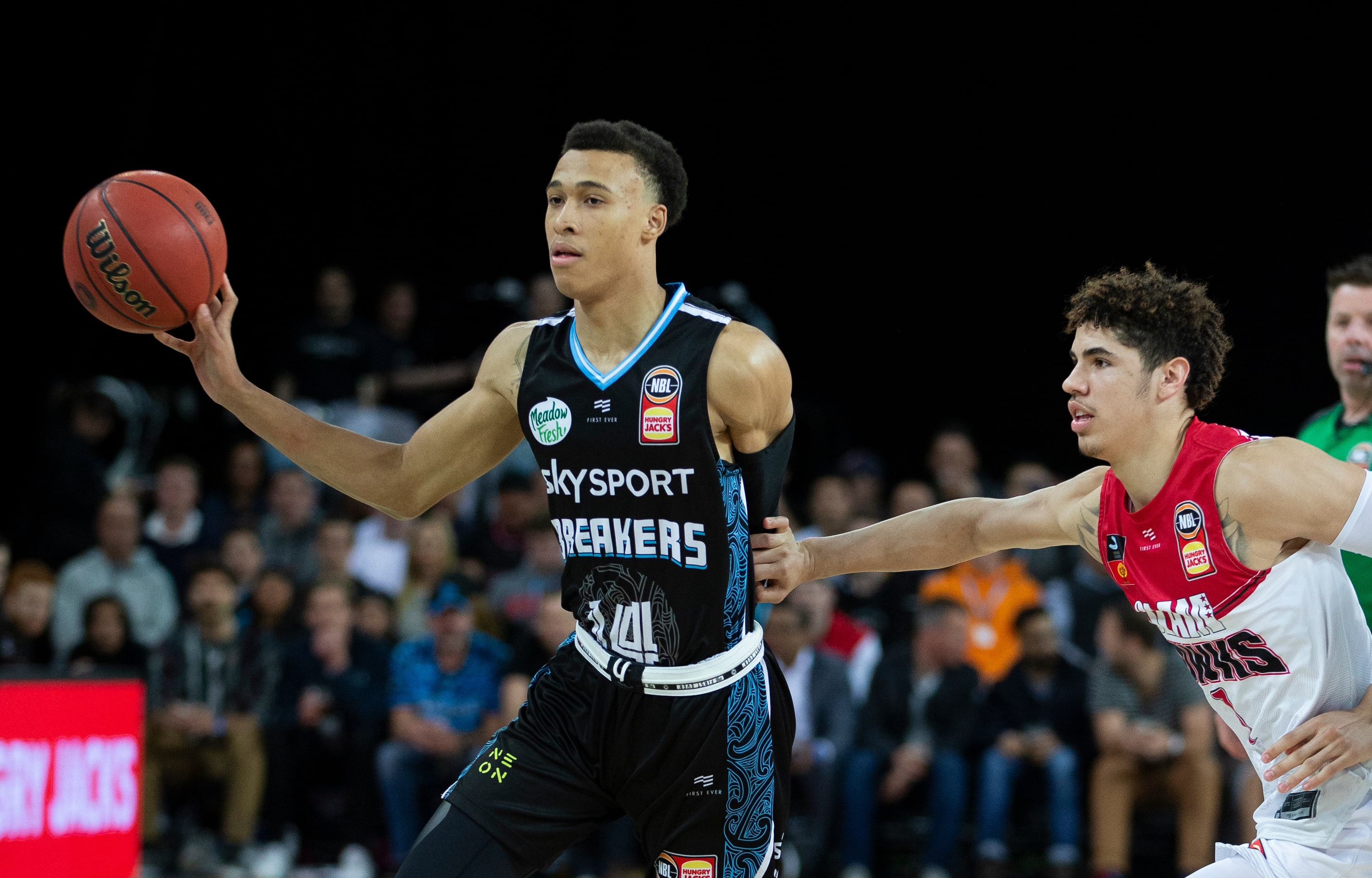 LaMelo Ball (right).