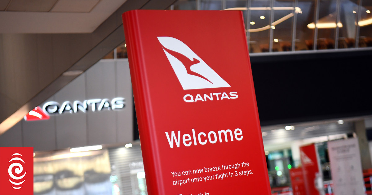 Qantas ticket errors: Customers pay three times for flights, wait four ...
