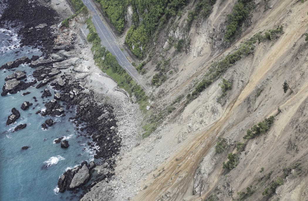 Coastal Road to Kaikoura - slips on the road.
