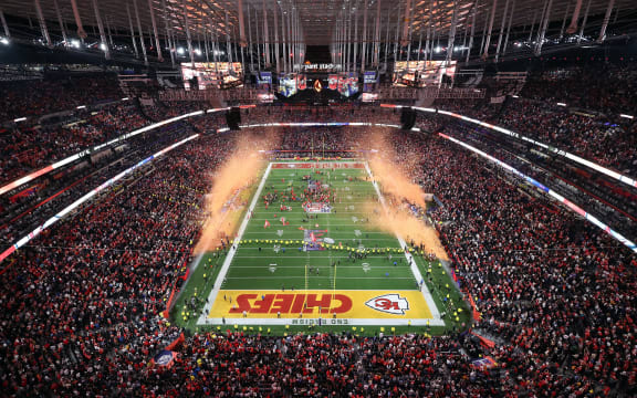 LAS VEGAS, NEVADA - FEBRUARY 11: Kansas City Chiefs celebrate after defeating the San Francisco 49ers 25-22 in overtime during Super Bowl LVIII at Allegiant Stadium on February 11, 2024 in Las Vegas, Nevada.   Rob Carr - REMOTES/DO NOT SEND/AFP (Photo by Rob Carr - REMOTES / GETTY IMAGES NORTH AMERICA / Getty Images via AFP)