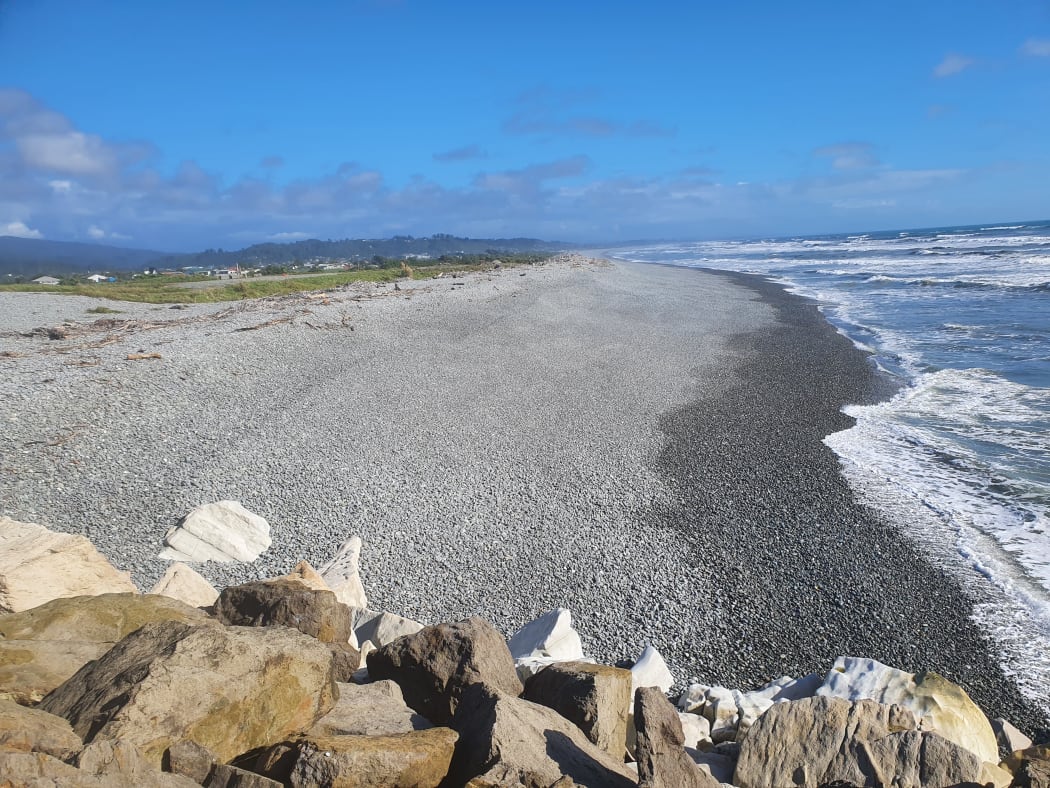 Cobden beach, north of the Grey River rmouth