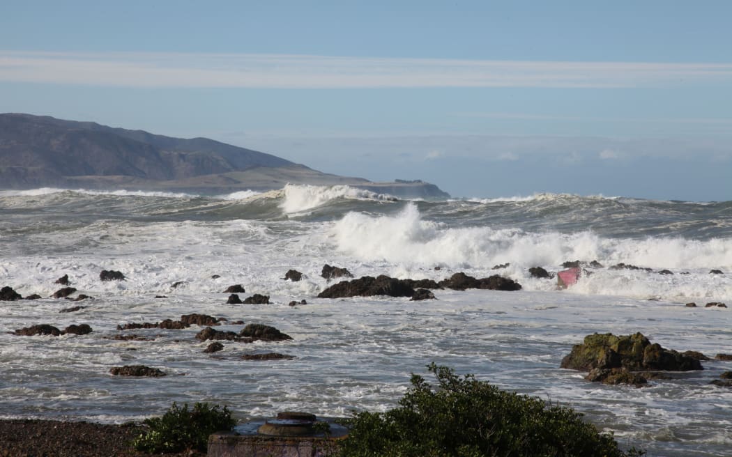 A large swell sent waves crashing on to streets on Wellington's south coast.