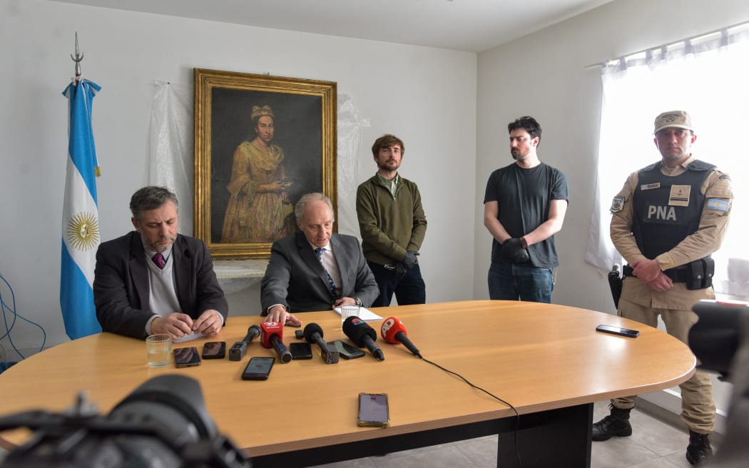 Federal Attorney General of Mar del Plata Daniel Adler (C) and federal attorney Carlos Martinez (L) give a press conference in front of a painting identified by Dutch newspaper AD as believed to be "Portrait of a Lady" by Italian baroque portraitist Giuseppe Ghislandi (1655–1743), allegedly stolen by the Nazis from a Dutch Jewish art collector, at the Public Prosecutor's Office in Mar del Plata, Argentina, on September 3, 2025. Argentine authorities recovered an 18th century painting stolen by Nazis from a Dutch Jewish art collector over a week after it appeared in a property ad only to suddenly vanish. (Photo by AFP)
